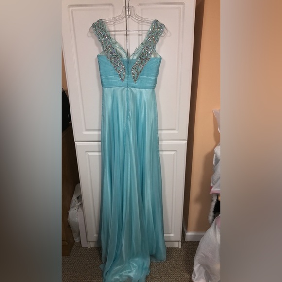 Mac Duggall Gown - Picture 2 of 3